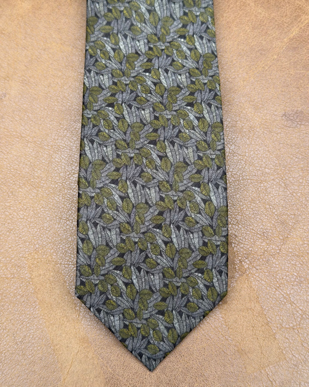 Buckle | Tie & Matching Pocket Square | Grey & Green Leaves