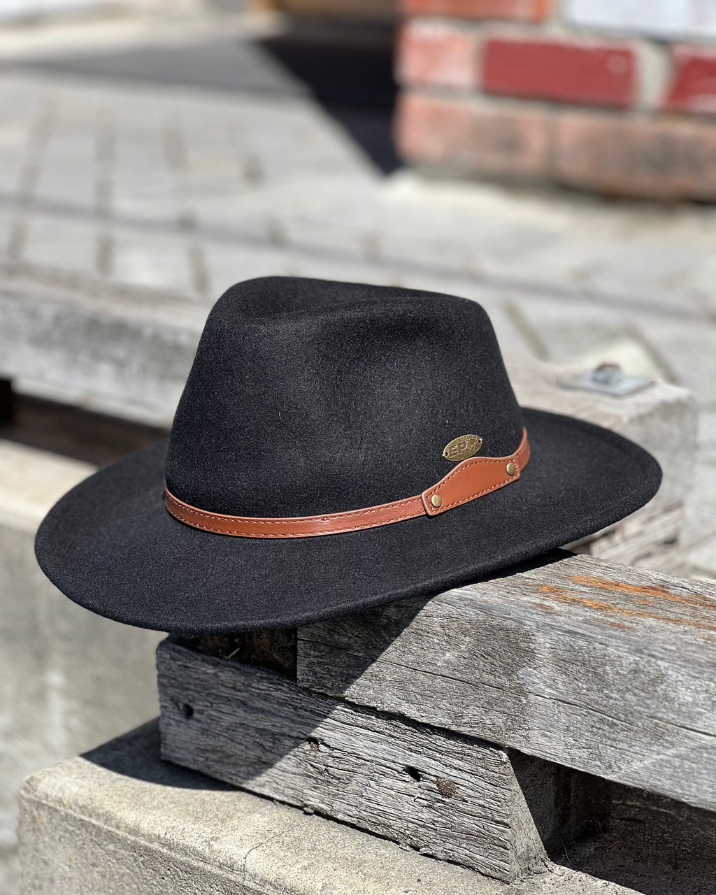 Electric Pukeko | Dakotah | Wide-brim Hat | 100% Wool | Black