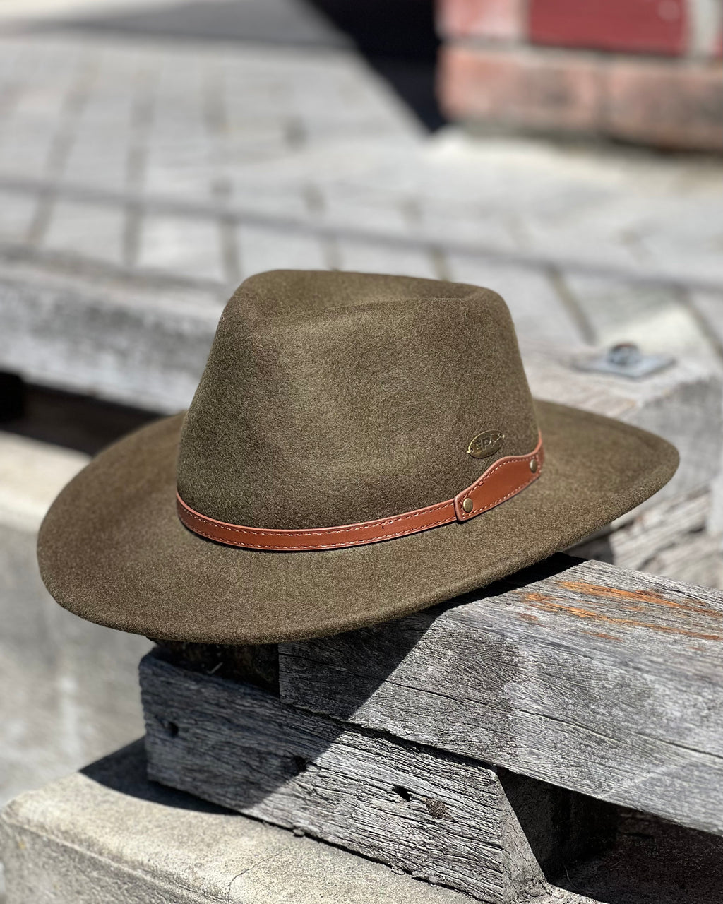 Electric Pukeko | Macca | Wide-brim Hat | 100% Wool | Olive