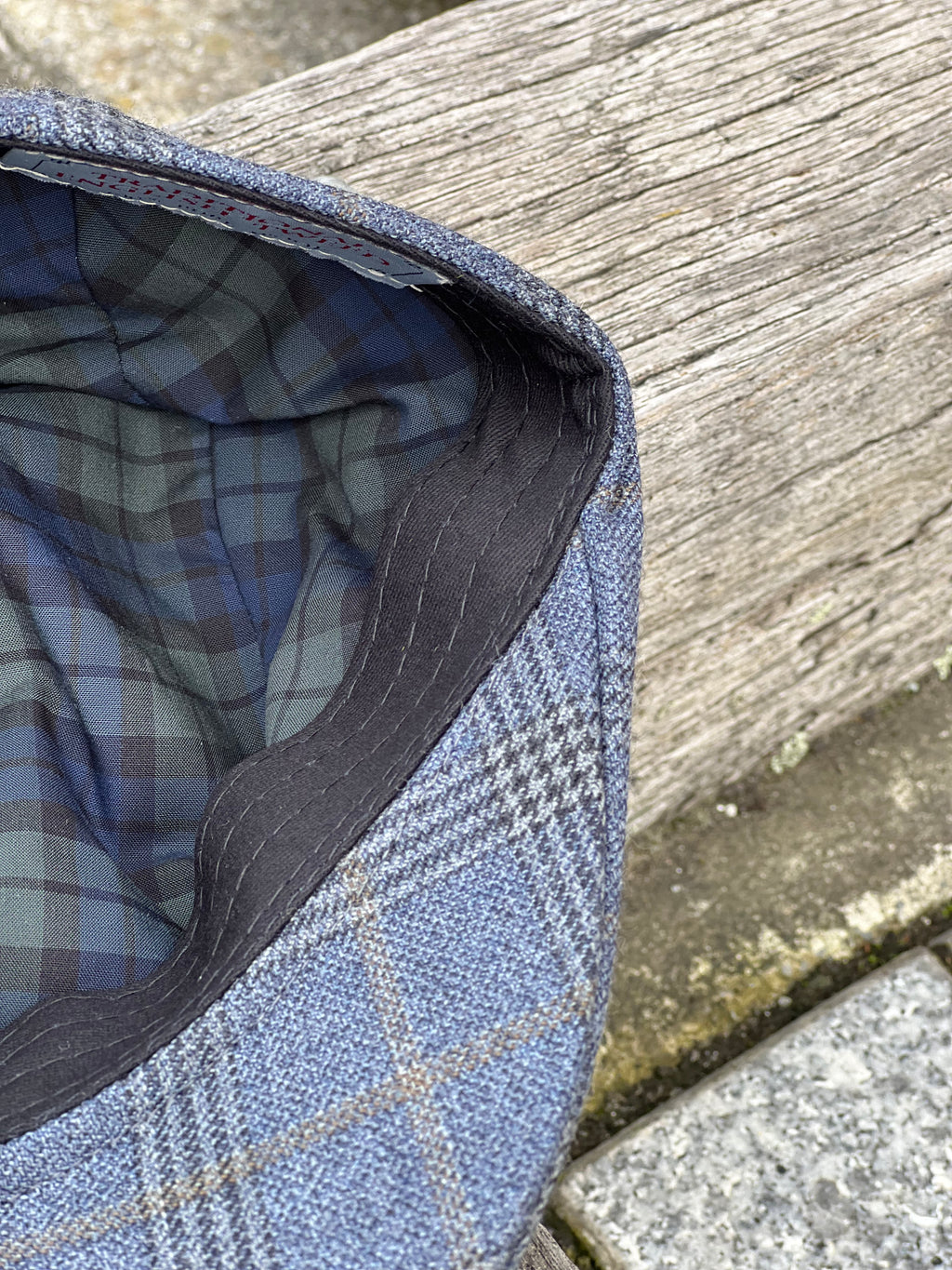 Fully lined English blue tweed cap in pure wool