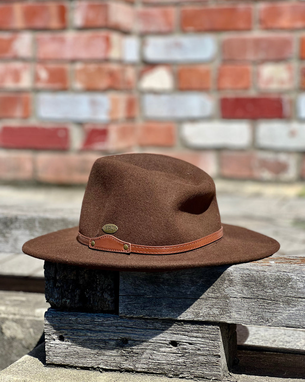 Electric Pukeko | Wide-brim Hat | 100% Wool | Brooklyn | Mid-Brown