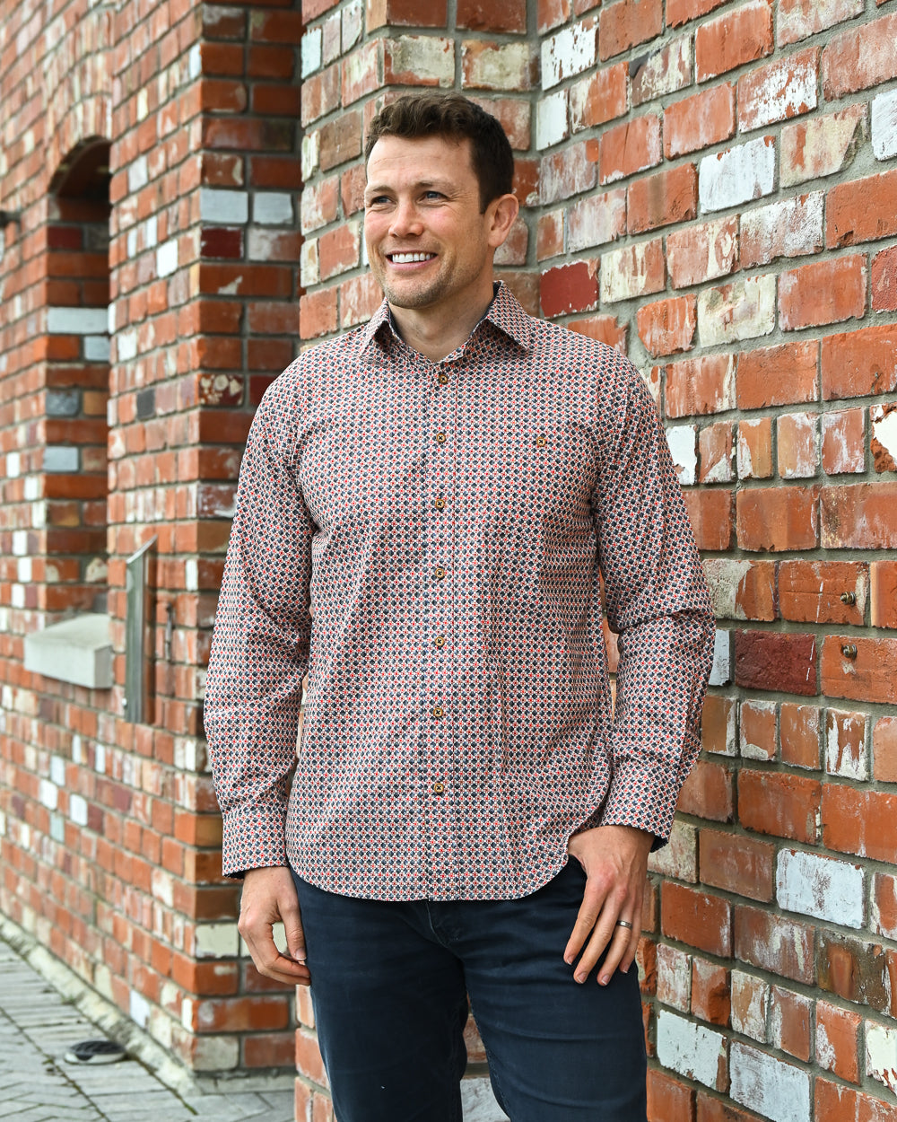 Long sleeve mens shirt in 100% cotton by Lichfield Lifestyle