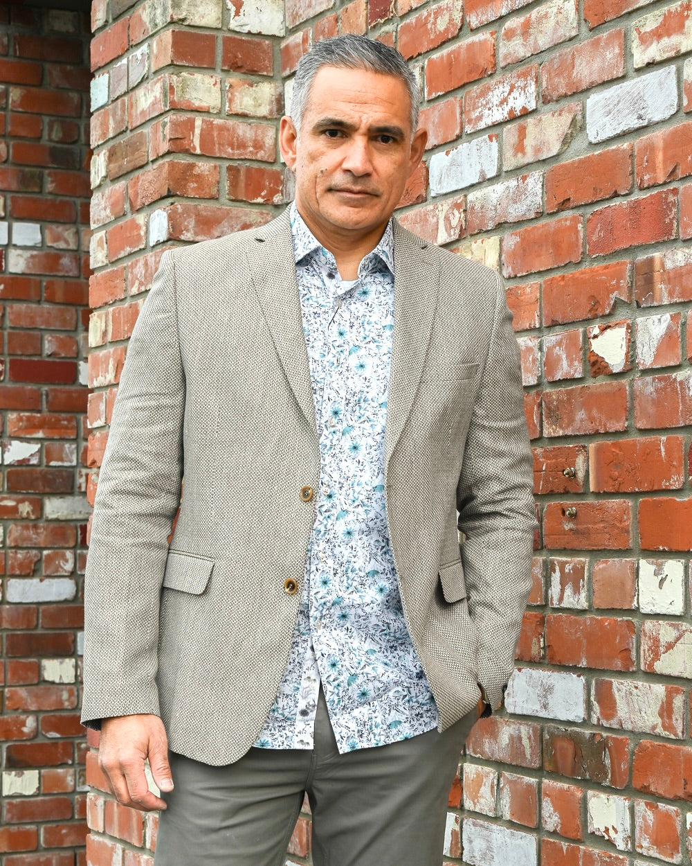 Man wearing light tan sports jacket in linen-blend with a white patterned shirt
