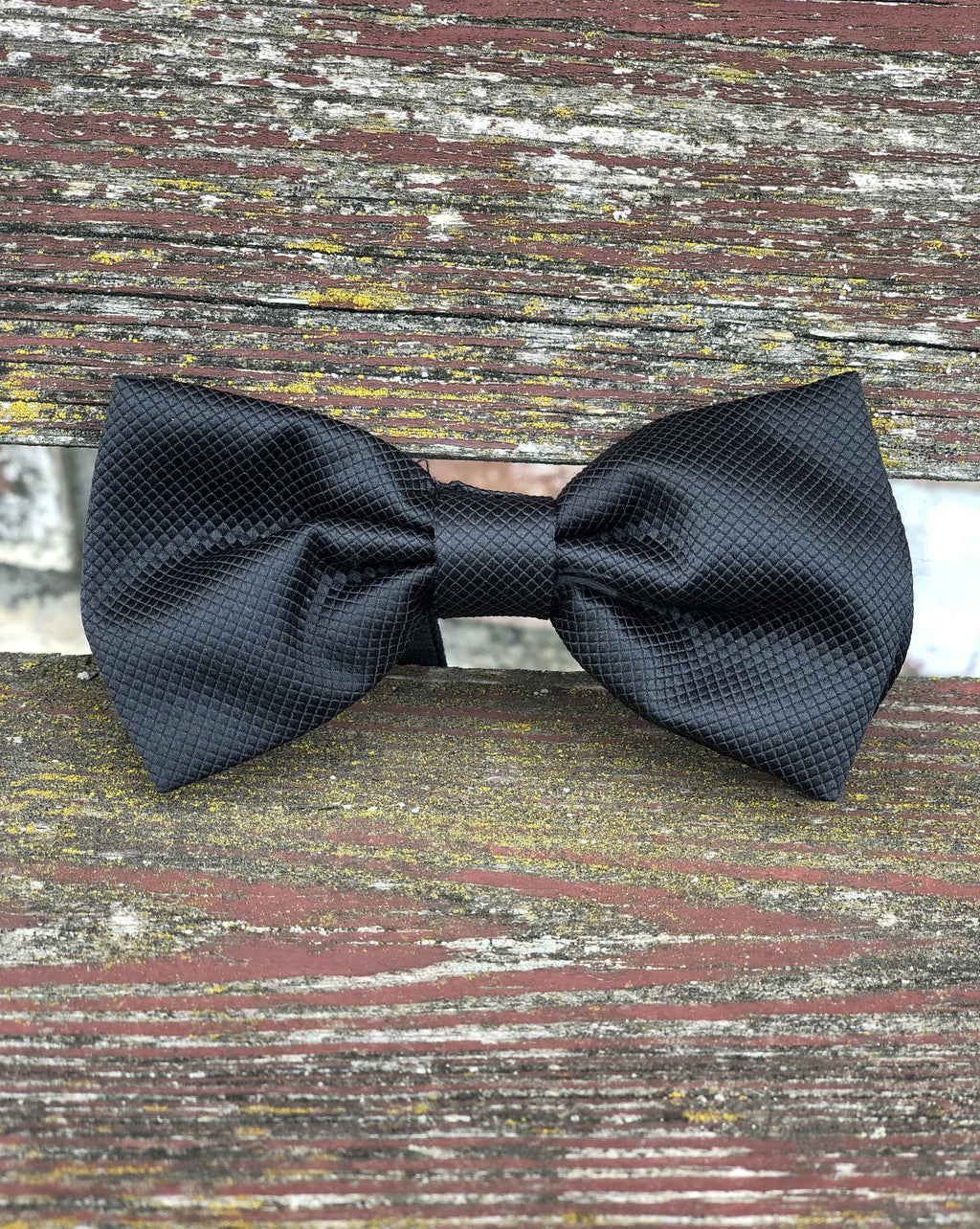Black textured bowtie - self-tie