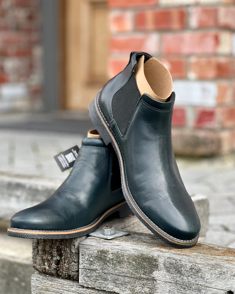 Men's black leather gusset boots