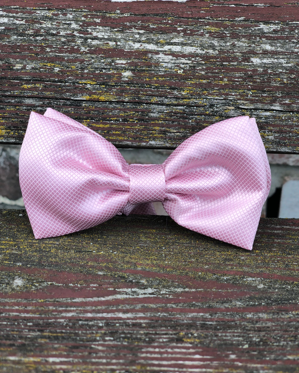 Pink bowtie - textured satin - self-tie