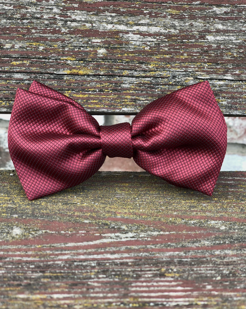 Crimson bow tie in textured satin