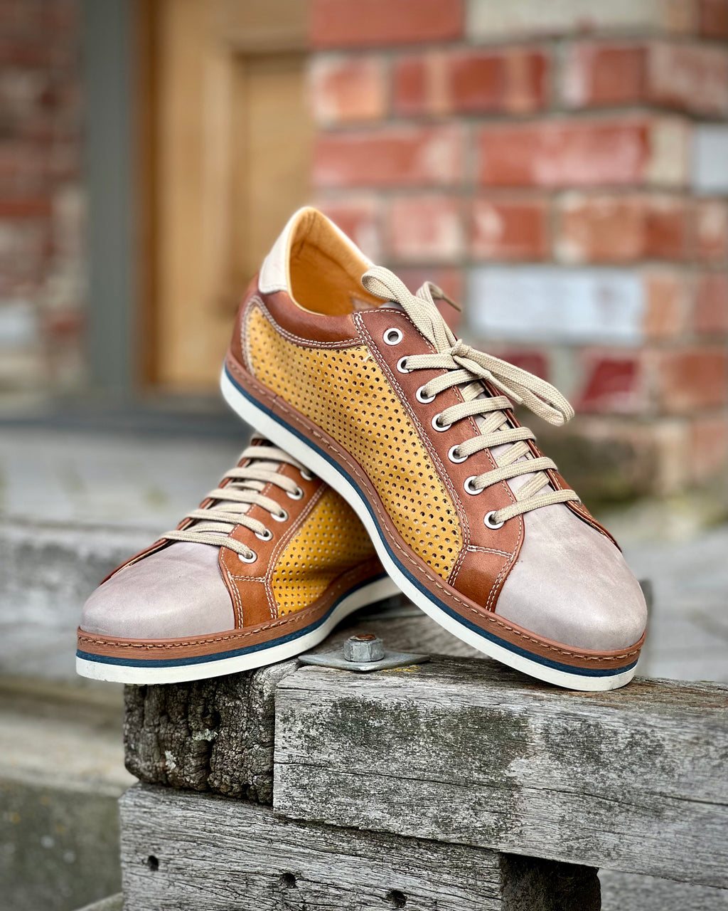 Sports-style casual leather shoes by Italiano