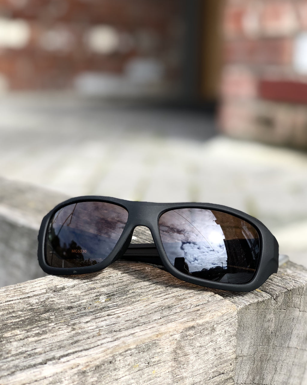 Aviator-Style Sunglasses with Matt-Black Frames